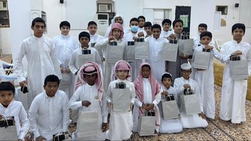 جامع مريع المطيري يكرم طلابه المتميزين جامع مريع المطيري يكرم طلابه المتميزين