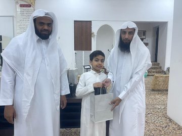 جامع مريع المطيري يكرم طلابه المتميزين جامع مريع المطيري يكرم طلابه المتميزين